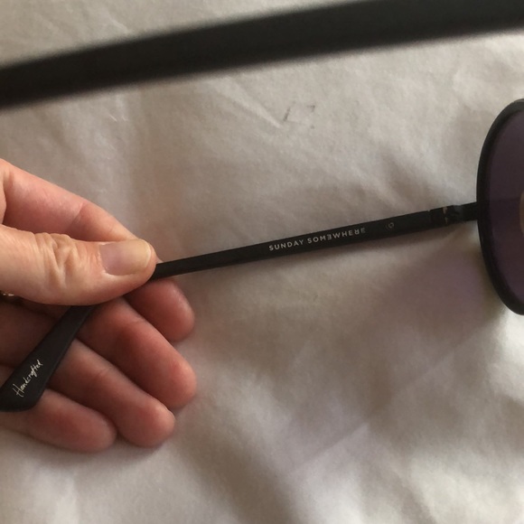 Sunday Somewhere Sunglasses - Picture 3 of 6